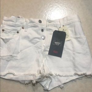 Levi’s mid rise 501 shorts!